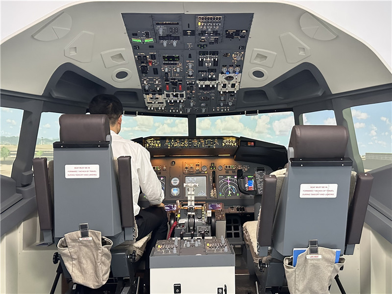 20231017721957.jpg U-Wing 737NG flight simulator.jpg
